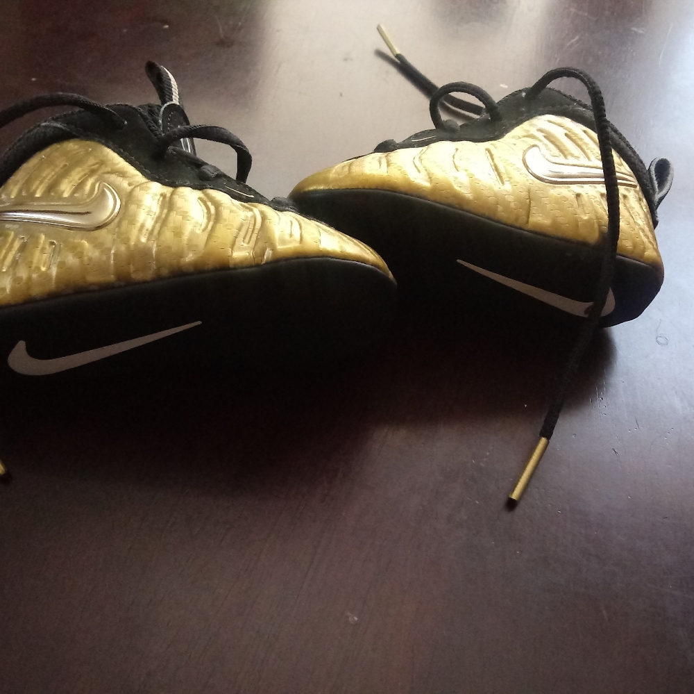 Baby nike foams
